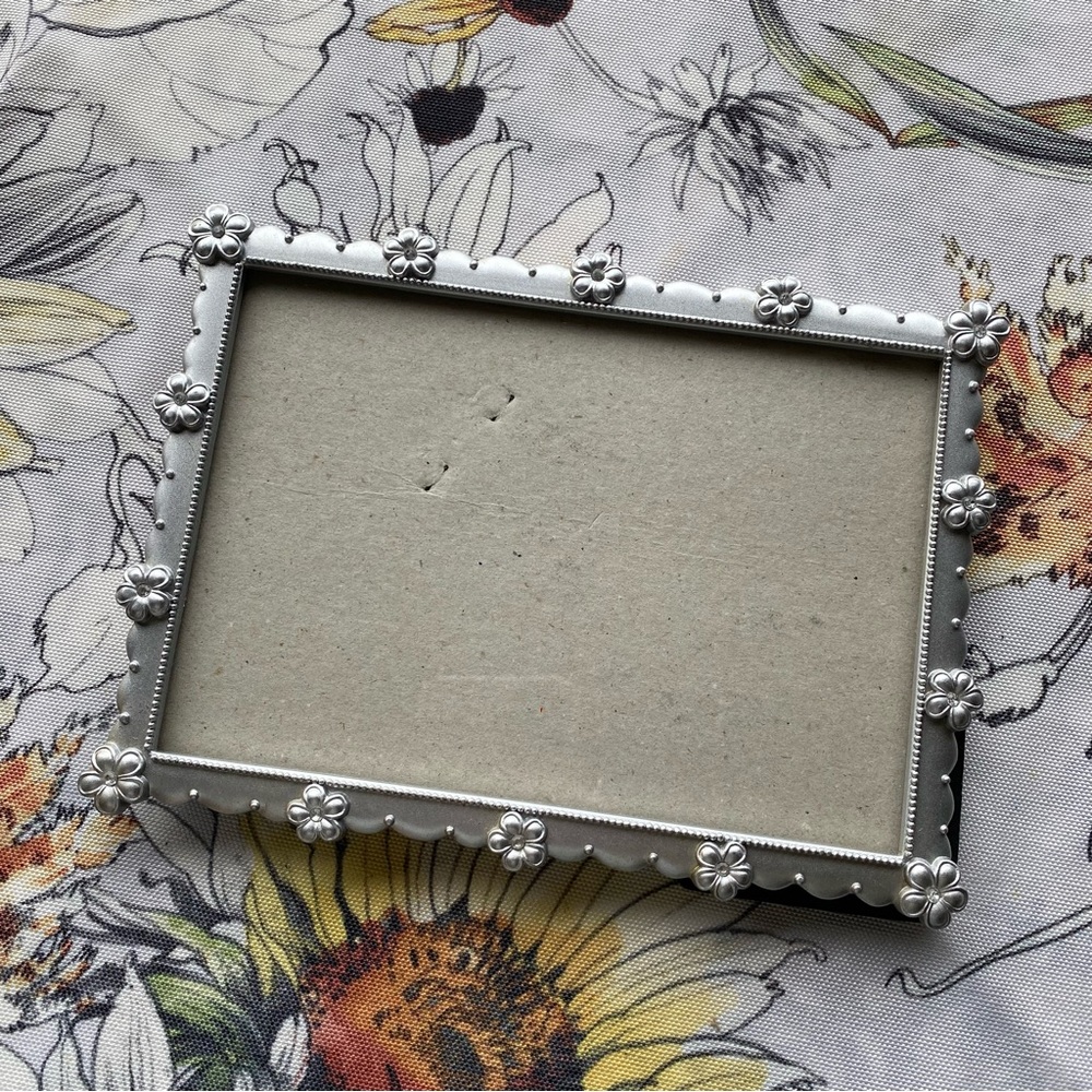 Connoisseur Floral Trim Metal Picture Frame Silver Tone with Glass